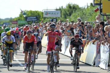 Everything about the Aerowave Corsa looks fast from the short headtube to the bold livery.